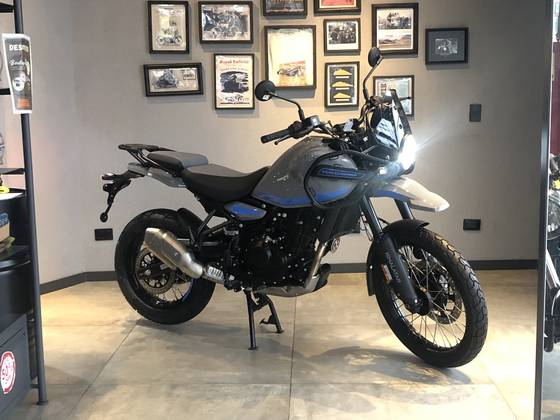 ROYAL ENFIELD HIMALAYAN 450 SLATE POPPY BLUE ROYAL ENFIELD HIMALAYAN 450 SLATE POPPY BLUE